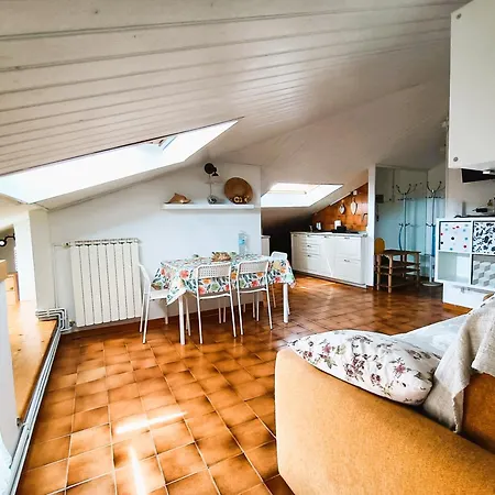 Mansard Alba - Sea 5 Terre-trekking-excursions-relax Apartment