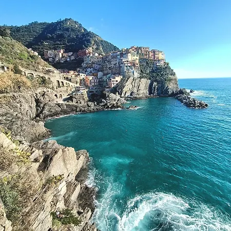 Mansard Alba - Sea 5 Terre-trekking-excursions-relax Apartment